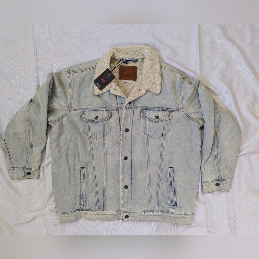 Levi's Men's Light Blue Denim Jacket with Sherpa Lining